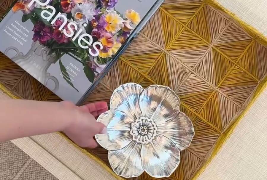 The piece that stays on the table.